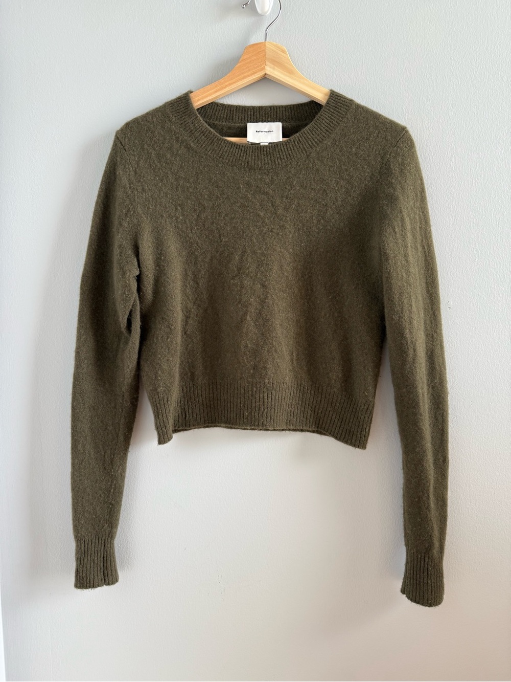 Reformation Cashmere Crewneck Sweater in Olive size XS
